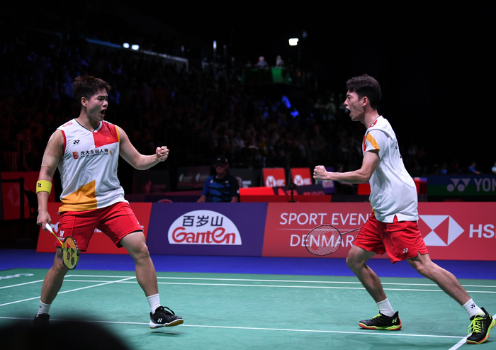 脸都被打黑 脸都被打黑